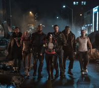 Suicide Squad – (v.l.n.r.) George Harkness / Captain Boomerang (Jai Courtney); Harley Quinn (Margot Robbie); Deadshot (Will Smith); Katana (Karen Fukuhara); Rick Flag (Joel Kinnaman); Killer Croc (Adewale Akinnuoye-Agbaje); Diablo (Jay Hernandez)