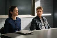 Limitless – Wird Rebecca (Jennifer Carpenter, l.) hinter die Machenschaften von Senator Morra kommen? Brian (Jake McDorman, r.) hofft, dass nichts ans Licht kommt ...