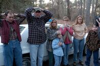 F.B.I. - Dem Verbrechen auf der Spur – The FBI and ATF surround the compound of a racist, anti-Semitic paramilitary group , but the members resist them for several days. Finally, the standoff is ended and agents get their men.