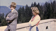 Eva Braun - Leben und Sterben mit dem Führer – Adolf Hitler und Eva Braun auf dem Balkon des Berghofes, dem Landhaus Adolf Hitlers.