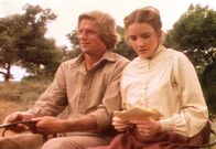 Unsere kleine Farm – Laura (Melissa Gilbert, r.) hat Glück: Ihr wurde eine Stelle als Lehrerin angeboten. Doch Almanzo (Dean Butler, l.) will auf keinen Fall, dass seine zukünftige Frau arbeitet.