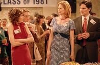 Dharma & Greg – L-R: Sandy (Tracey Ellis), Dharma (Jenna Elfman) und Greg (Thomas Gibson)