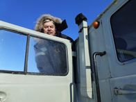 GEO Reportage – Der 53-jährige Alexander Choroschailow sorgt für freie Fahrt auf der Strecke der Polarbahn auf Jamal.