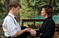 Der Trafikant – Simon Morzé (Franz Huchel), Regina Fritsch (Margarete).