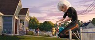 Monsters vs. Aliens – "Monsters vs. Aliens", Susan wird an ihrem Hochzeitstag von einem Meteoriten getroffen und verwandelt sich in eine 15 Meter große Riesin. Schon ist das amerikanische Militär zur Stelle und sperrt sie in ein geheimes Depot, wo sich bereits vier weitere Monster aufhalten: der genial-verrückte Professor Kakerlake, die Fisch-Affe-Kreuzung Missing Link, die völlig intelligenzfreie, aber unzerstörbare gallertartige Masse B.O.B. und die übergroße Larve Insektosaurus. Als Aliens die Erde mit Kampfrobotern angreifen, ist das ungewöhnliche Quintett die letzte Hoffnung irdischen Überlebens.