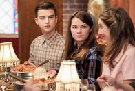 Young Sheldon – (v.li.): Iain Armitage (Sheldon Cooper), Raegan Revord (Missy Cooper), Zoe Perry (Mary Cooper).