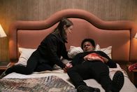 The Equalizer – Jenna (Catherine Combs, l.); Shareen (Bianca Horn, r.)