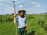 Terra Xpress – Max von Grafenstein bietet rund um Berlin vorbereitete Parzellen zum Selbergärtnern an.