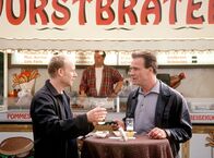 Tatort – Ost-West-Teamarbeit diesmal in Köln: Kain (Bernd Michael Lade, li) und Ballauf (Klaus J. Behrendt) besprechen beim Essen den aktuellen Fall.