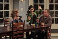 Last Man Standing – (v.l.n.r.) Vanessa (Nancy Travis); Mandy (Molly Ephraim); Mike (Tim Allen)