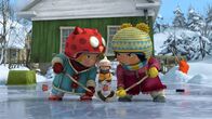 Snowsnaps' Winterspiele – Wer das erste Tor schießt, bekommt ein Schneeballeis.