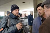 Tödliche Geheimnisse - Das Versprechen – Taras (Ivan Shvedoff, li.) sucht auf dem „Arbeiterstrich“ nach seinem Sohn.
