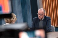 Caren Miosga – Caren Miosga und Friedrich Merz (CDU); ARD/NDR CAREN MIOSGA Uhr im ERSTEN. Caren Miosga und Friedrich Merz (CDU)