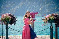 Heimatleuchten – Porträt von Conny Bürgler am Schifffahrts-Steg in Unterach am Attersee.