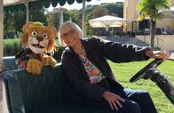 Tolle Tiere – Kater Kurt mit Tiergarten-Schönbrunn-Direktorin Prof. Dr. Dagmar Schratter.