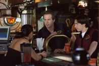 Waiting – Monty (Ryan Reynolds, m.); Dean (Justin Long, r.)