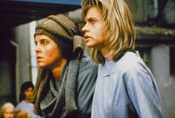 Airwolf – Cosima (Sherry Bie, l.); Jo Santini (Michele Scarabelli, r.)