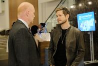 Atlanta Medical – Marshall Winthrop (Glenn Morshower, l.); Dr. Conrad Hawkins (Matt Czuchry, r.)