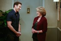9JKL – Josh (Mark Feuerstein, l.); Judy (Linda Lavin, r.)