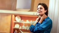 The Persian Version – Leilas Mutter Shireen (Niousha Noor) ist eine wahre Selfmadewoman und zeigt nur wenig Verständnis für das chaotische Leben ihrer einzigen Tochter.