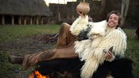 Checker Tobi – Checker Tobi reist zurück in die Vergangenheit und checkt, was die Menschen bereits vor über 20.000 Jahren getöpfert haben.
