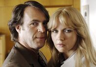 Die Frau vom Checkpoint Charlie – Peter Koch (Peter Kremer) und Sara Bender (Veronica Ferres) in Peters Büro.