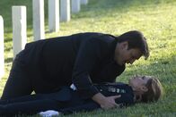 Castle – From bottom to top: Kate Beckett (Stana Katic), Richard Castle (Nathan Fillion)
