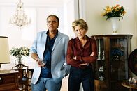 Mit Herz und Handschellen – Vera Bohn (Karin Giegerich, r.) ist die Produzentin der Serie, in der ihr Mann Ingo (Christian Kohlund, l.) die Hauptrolle spielt. Haben die beiden etwas zu verbergen?; Vera Bohn (Karin Giegerich, r.) ist die Produzentin der Serie, in der ihr Mann Ingo (Christian Kohlund, l.) die Hauptrolle spielt. Haben die beiden etwas zu verbergen?