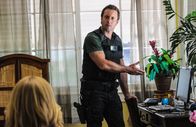 Hawaii Five-0 – Versucht gemeinsam mit seinem Team, einen neuen Fall zu lösen: Steve (Alex O'Loughlin) ...