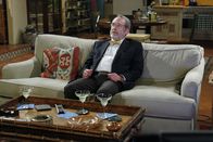 Two and a Half Men – Charlie und Alan laden Charlies drogensüchtigen Apotheker Russell (Martin Mull) zum Abendessen ein, um ihre Mutter mit ihm zu verkuppeln. Doch ob das klappt?