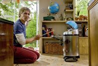 Löwenzahn – Hilfe, der selbstgebaute Roboter von Fritz Fuchs (Guido Hammesfahr) dreht durch! Er greift seinen Erfinder an.