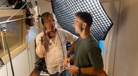 Expedition in die Heimat – Moderator Ramon Babazadeh mit Dieter Thomas Kuhn
