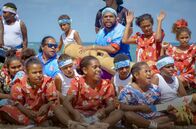 Länder - Menschen - Abenteuer – Die Torres-Strait-Insulaner bringen ihr Zusammengehörigkeitsgefühl mit Gesängen und Tänzen zum Ausdruck.