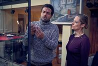 Heldt – Heldt (Kai Schumann) hat eine Idee, wie er den vermeintlich bevorstehenden Tod der Antiquitätenhändlerin und mit präkognitiven Fähigkeiten ausgestatteten Esther Habeck (Marie Burchard) vielleicht doch noch verhindern kann.