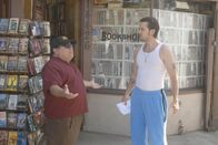 It's Always Sunny in Philadelphia – Frank (Danny Devito, l.) und Mac (Rob McElhenney, r.) geben alles dafür, um das Geld für den verkauften Stoff aufzutreiben. Der Tag der Übergabe rückt mit näher ...