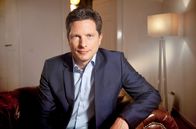 planet schule: Die Sofa-Richter – Die Sofa-Richter - Das Rechtsmagazin Die â€žSofa-Richterâ€œ diskutieren packende RechtsfÃ¤lle mitten aus dem Leben. Alles auf der heimischen Couch. ARD-Rechtsexperte Frank BrÃ¤utigam (Bild) schaut mit und erklÃ¤rt die Rechtslage. Auch er ist gespannt, was â€žim Namen des Volkesâ€œ zur Sprache kommt.