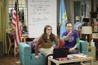 The Big Bang Theory – Haben immer kreative neue Einfälle: Sheldon (Jim Parsons, r.) und Amy (Mayim Bialik, l.) ...