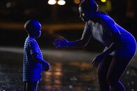 Body Cam - Unsichtbares Grauen – Christopher (Jibrail Nantambu, l.); Renee Lomito-Smith (Mary J. Blige, r.)