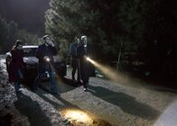 Navy CIS – Beeilen sich, um Ducky und Jimmy ausfindig zu machen, die beim Abtransport einer Leiche verschwunden sind: (v.l.n.r.) Ziva (Cote de Pablo), Tony (Michael Weatherly), McGee (Sean Murray) und Gibbs (Mark Harmon) ...