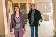 Fargo – Fargo Staffel 3 Folge 9 Auf dem Weg zum Schicksalstreffen: Mary Elisabeth Winstead als Nikki Swango, Russell Harvard als Mr. Wrench. Copyright: SRF/MGM
