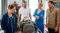 Praxis mit Meerblick – Nora (Tanja Wedhorn, 2. v. re.) und Max (Bernhard Piesk, re.) versuchen zwischen den zerstrittenen Geschwistern Julia (Tessa Mittelstaedt, li.) und Henk (Jochen Nickel, unten) zu vermitteln.