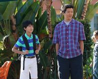 Fresh off the Boat – Evan Huang (Ian Chen, l.); Eddie Huang (Hudson Yang, r.)