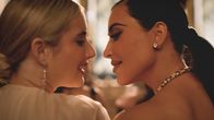 American Horror Story – Anna Victoria Alcott (Emma Roberts, l.); Siobhan Corbyn (Kim Kardashian, r.)