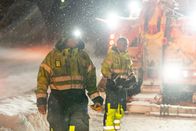 Ice Road Rescue - Extremrettung in Norwegen – Thord and company have to rescue a trailer filled with 26 ton of expensive salmon. This rescue has many pitfalls. It requires good cooperation and some heavy lifting trucks. (National Geographic)