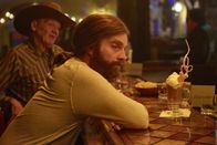 Baskets – Ostern steht vor der Tür und Chip (Zach Galifianakis) ahnt bereits, dass Drama und Streitereien nicht ausbleiben werden ...