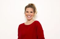 Doc Fischer – Moderatorin Julia Fischer Mit "Doc Fischer" gibt es ein neues Gesundheitsmagazin im SWR Fernsehen. Die Ärztin und Journalistin Dr. Julia Fischer präsentiert jeden Montag neueste medizinische Erkenntnisse und Behandlungsmethoden und gibt Tipps, wie man fit und gesund bleiben kann.