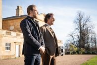 The Gentlemen – Raymond Smith (Charlie Hunnam, l.); Mickey Pearson (Matthew McConaughey, r.)