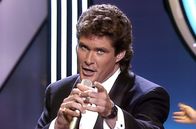 Being David Hasselhoff – Reflektiert, selbstironisch und humorvoll erzählt David Hasselhoff in Oliver Schwabes Dokumentation seine fast unglaubliche Geschichte.