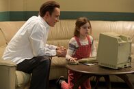 Steve Jobs – Steve Jobs (Michael Fassbender), Lisa mit 5 Jahren (Makenzie Moss).