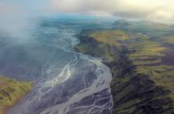 Leben mit Vulkanen – Island ist unbestritten das Reich der Feuerberge: Die größte Vulkaninsel der Welt produziert fast ein Drittel der jährlich weltweit ausgespuckten Lavamenge.